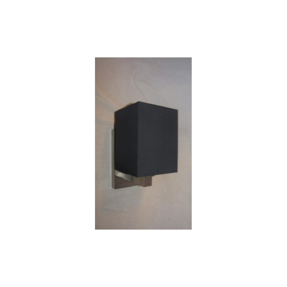 Applique Moderne Cube. Abat jour noir. Base inox. Haut 29 cm Larg. 15 cm Prof 22 cm