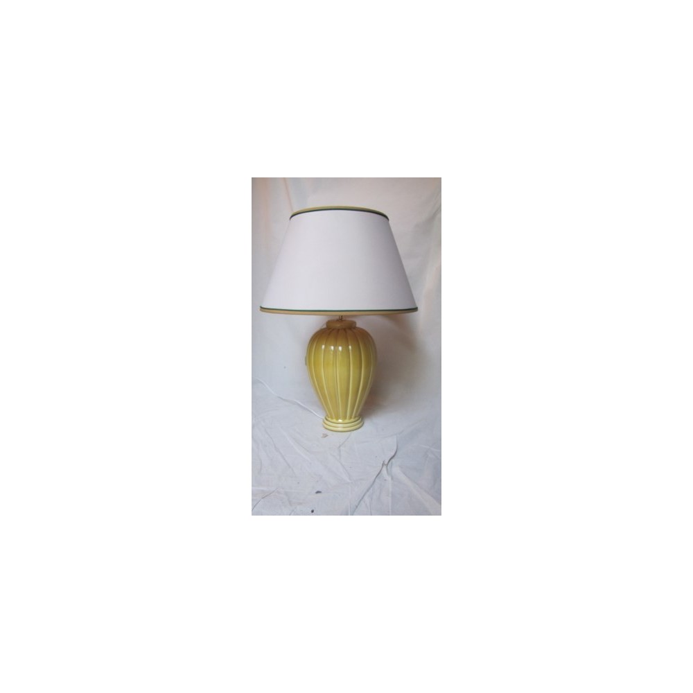Lampe ceramique Matteuzzi jaune abat jour crème liseret jaune et vert. Haut. 62 cm Diam 52 cm