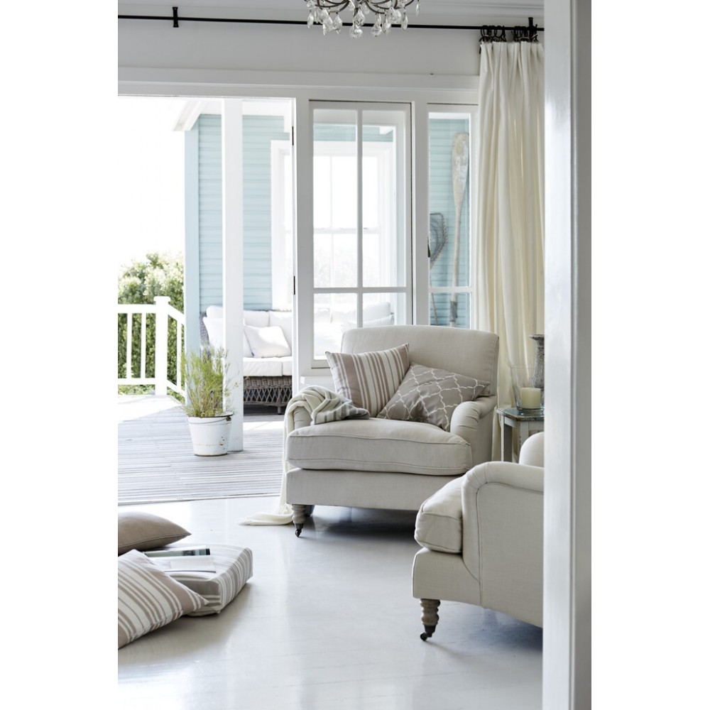 Olivia Armchair Hugo Pale Oat - Pale Oak Legs