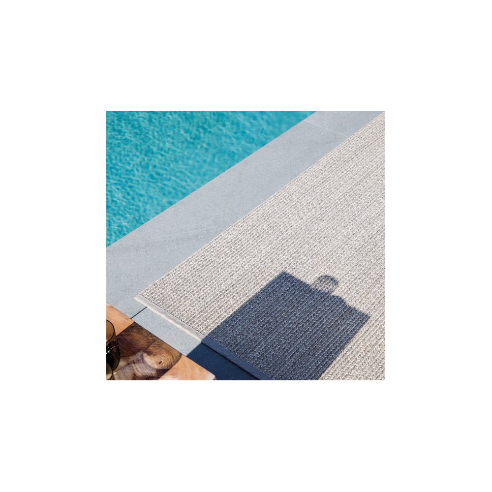 tapis Poolside Carrara gris clair  130 x 90 cm Limited Edition